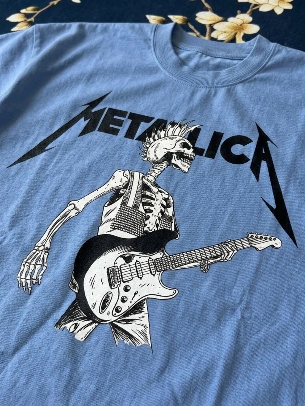 Gildan Metallica Skeleton Guitar Tee